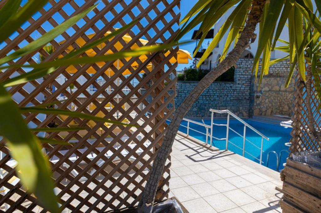 Hola Bodrum Muğla Luaran gambar